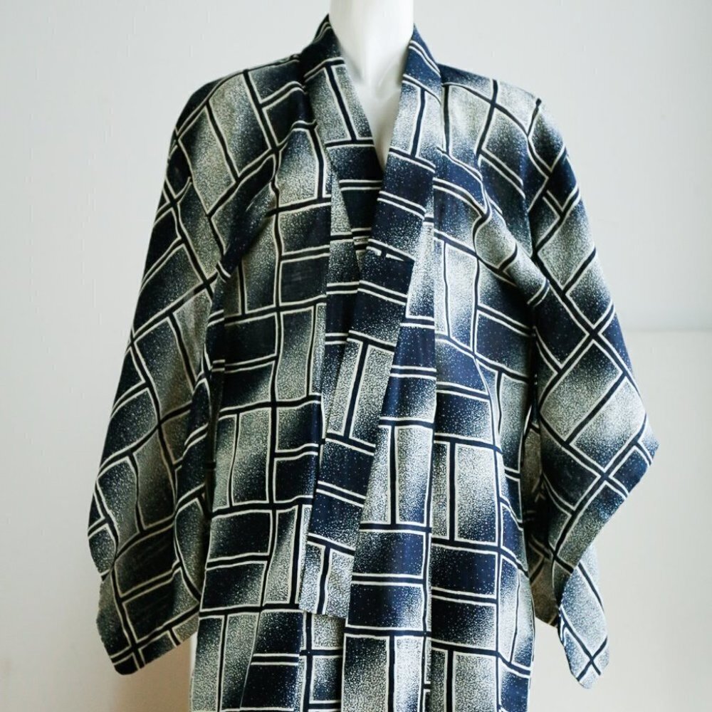Vintage Lighweight Geometric Print Kimono - Picture 3 of 9